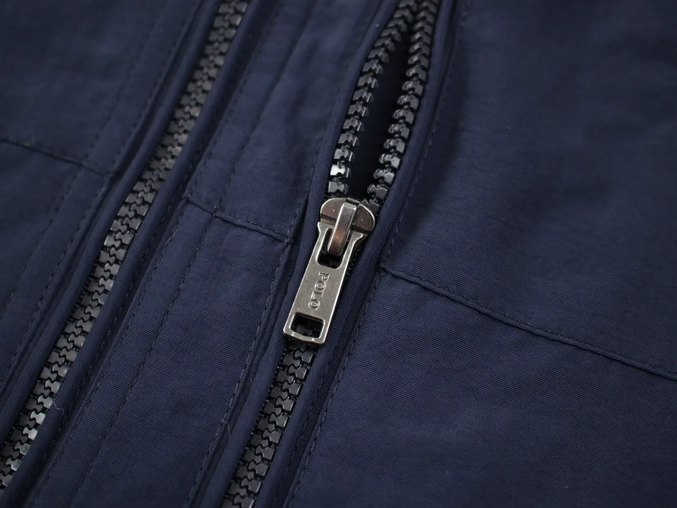 🅿️350 Ralph Lauren Fall New Classic Small Logo Embroidered Hooded Zipper Windproof and Waterproof Jacket 1️⃣ Customized coated fabric, windproof and waterproof, exquisite small logo embroidery on the chest to highlight your personality, and the workmanship details are perfectly controlled! 2️⃣It is very youthful and energetic, and can be easily worn by both men and women. It is very in line with the fashion aesthetic concepts of today's young people! 3️⃣ Full set of customized accessories, complete with three labels, same style for men and women, a must-have for couples. Color: Navy Khaki Size: S, M, L, XL